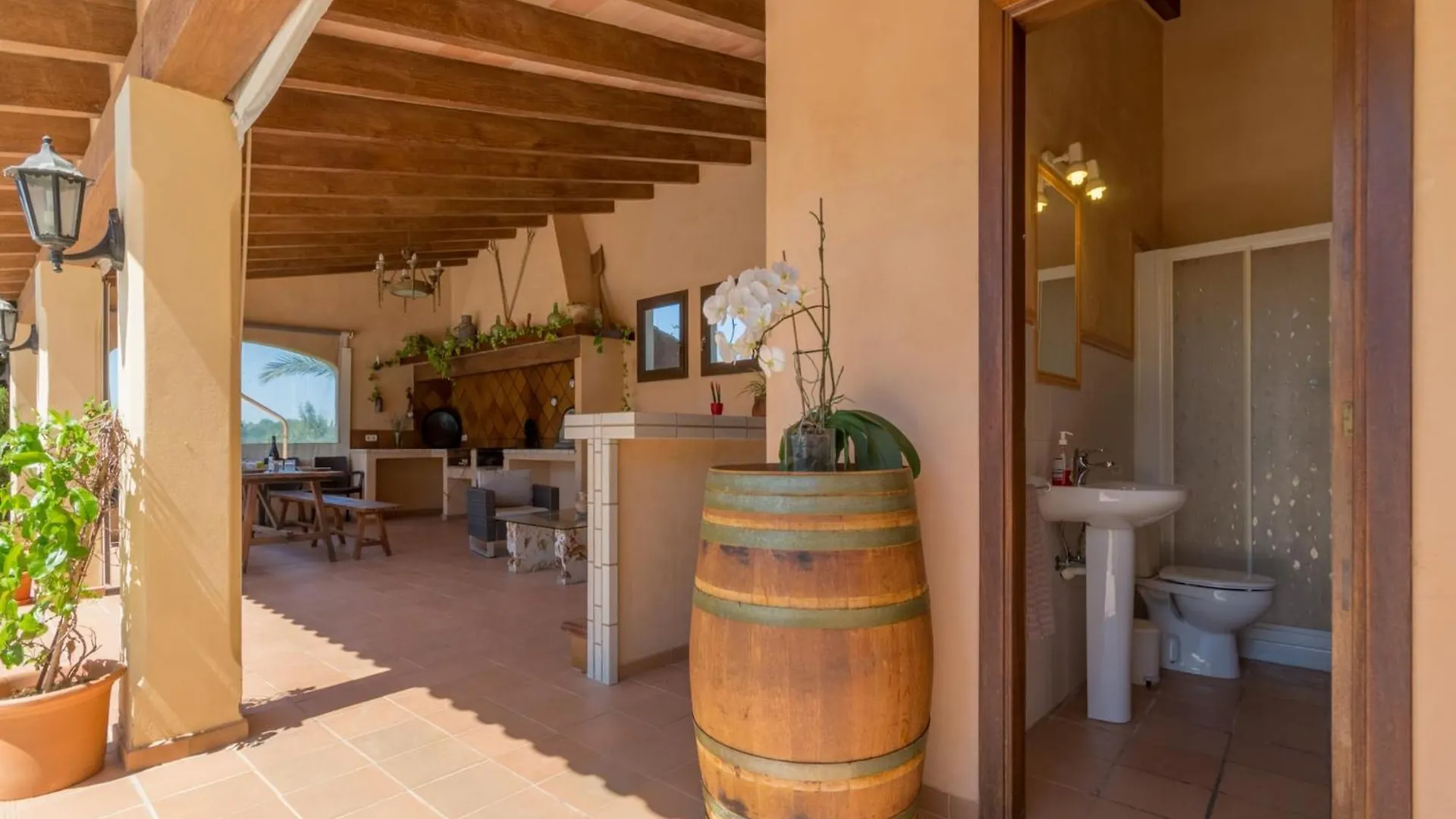 Spacious 5-Bedroom Villa In Mallorca Felanitx