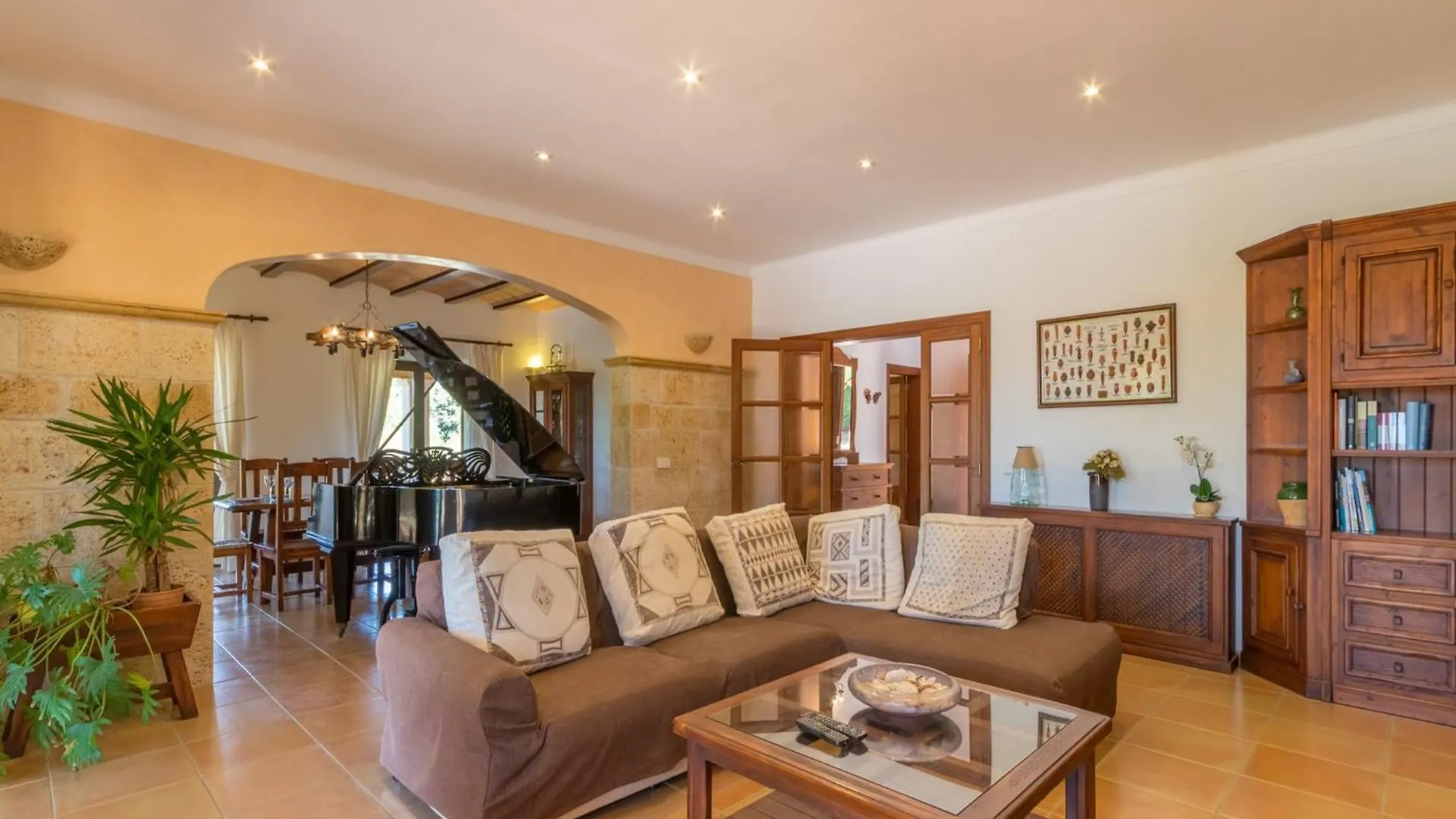 Spacious 5-Bedroom Villa In Mallorca Felanitx